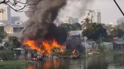 কড়াইল বস্তিতে ভয়াবহ আগুন