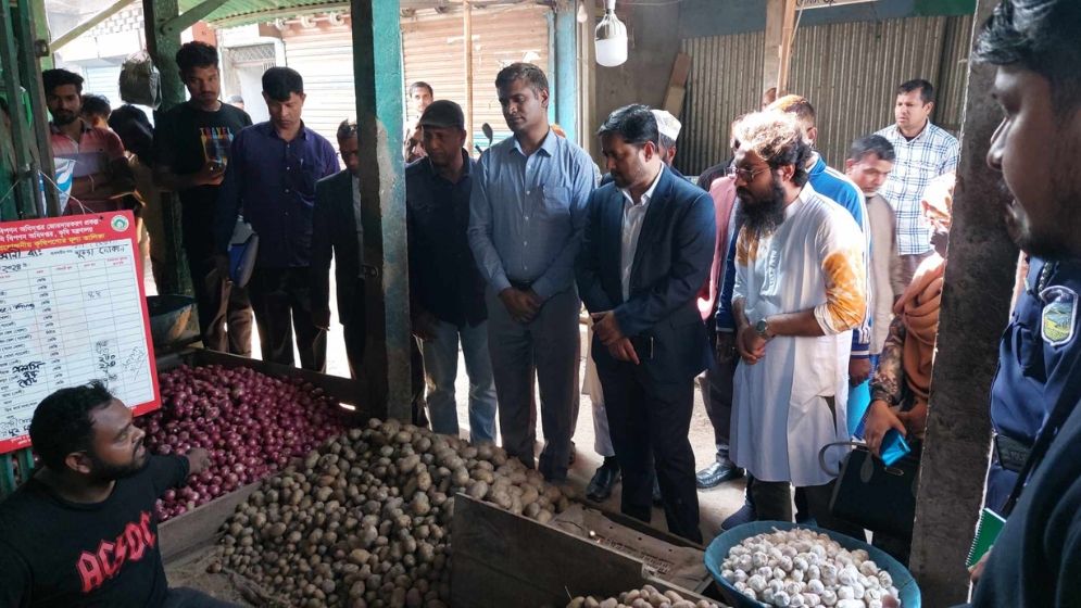 শেরপুরে বাজার নিয়ন্ত্রণে বিশেষ টাস্কফোর্স কমিটির অভিযান