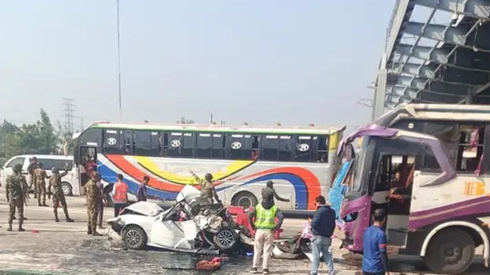 ঢাকা-মাওয়া এক্সপ্রেসওয়েতে তিন গাড়ির সংঘর্ষ, নিহত ৫