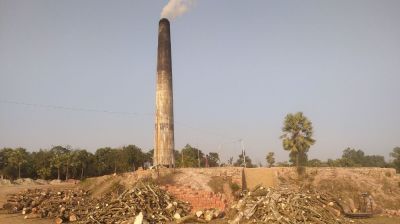 অনুমোদনহীনভাবেই চলছে ইটভাটা, দুর্ভোগে সাধারণ মানুষ