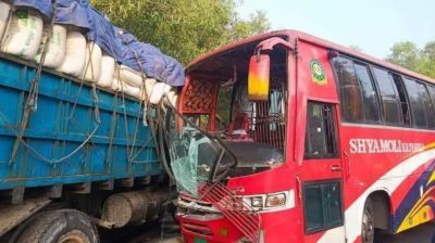 পটিয়ায় বাস-ট্রাক মুখোমুখি সংঘর্ষ, আহত ৫