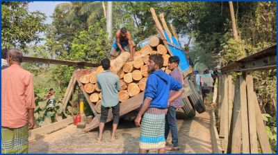 খাগড়াছড়িতে সেতুর পাটাতন দেবে যান চলাচল বন্ধ