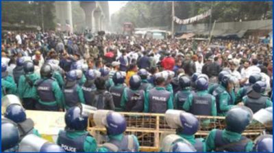 শাহবাগে বিডিআর পরিবারের পদযাত্রায় পুলিশের বাধা