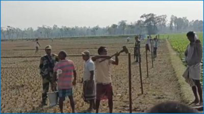 এবার লালমনিরহাটে জোরপূর্বক বেড়া নির্মাণ, উত্তেজনা