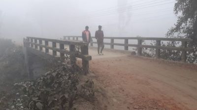 বৃষ্টির মতো ঝরছে শিশির, জনজীবনে স্থবিরতা