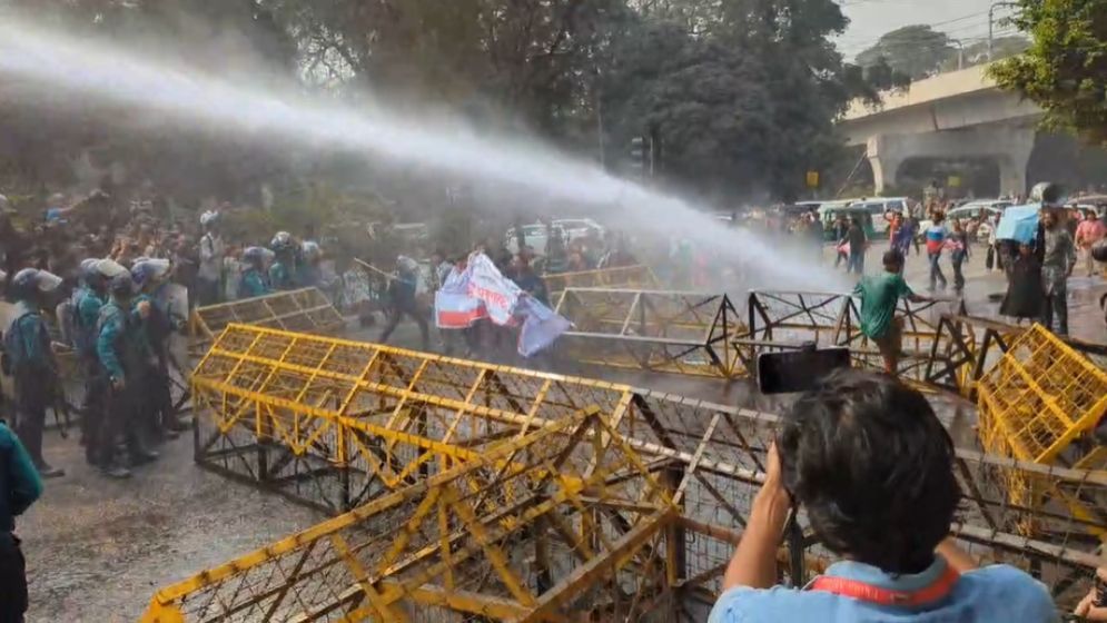 ‘আদিবাসী’ ছাত্রদের ওপর হামলার প্রতিবাদে বিক্ষোভ, পুলিশের লাঠিচার্জ-জলকামান