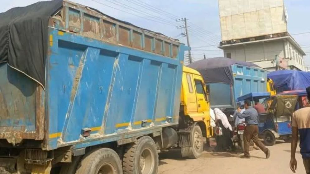 লক্ষ্মীপুরে ড্রামট্রাকের চাপায় নিহত ২