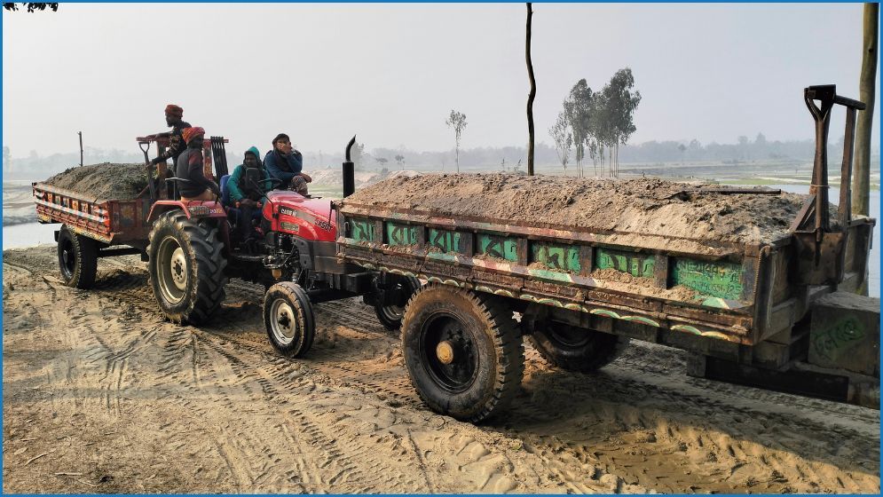 বালুখেকোদের দৌরাত্ম্য, রাজস্ব হারাচ্ছে সরকার