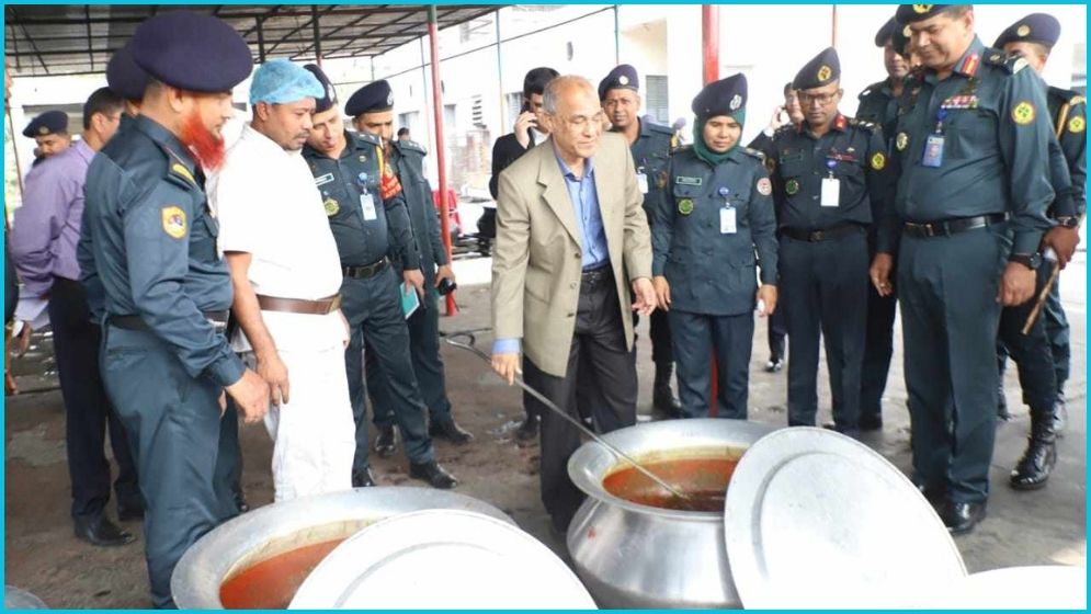 ৭০০ আসামি এখনো পলাতক : স্বরাষ্ট্র উপদেষ্টা