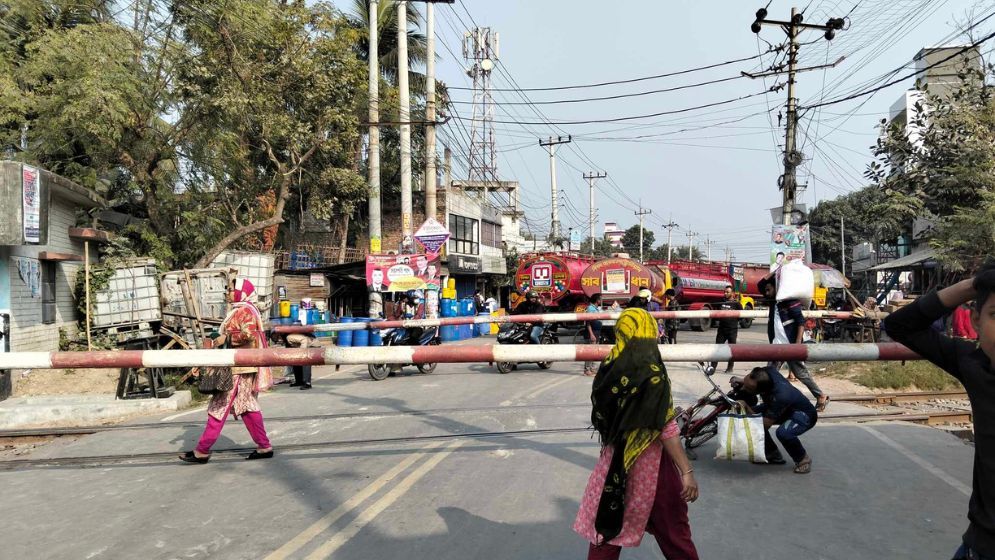 ১৬ জেলায় জ্বালানি তেল সরবরাহ বন্ধ