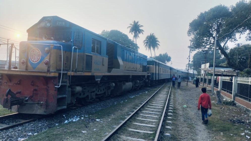 চাঁদপুরে রেল ধর্মঘটে ভোগান্তির শিকার যাত্রীরা