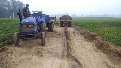 পুকুর খননে সড়ক ও ফসলের ক্ষতি, ভোগান্তিতে এলাকাবাসী