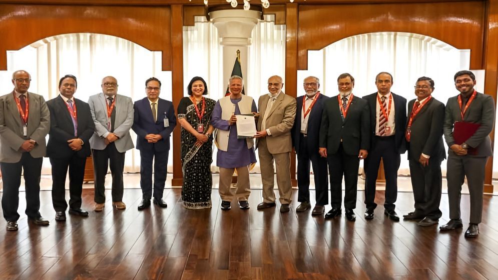 জনপ্রশাসন ও বিচার বিভাগ সংস্কার কমিশনের প্রতিবেদন জমা