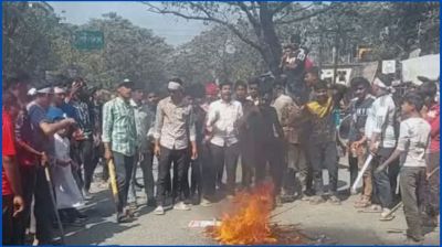 ইবি থানা স্থানান্তর না করার দাবিতে মহাসড়ক অবরোধ