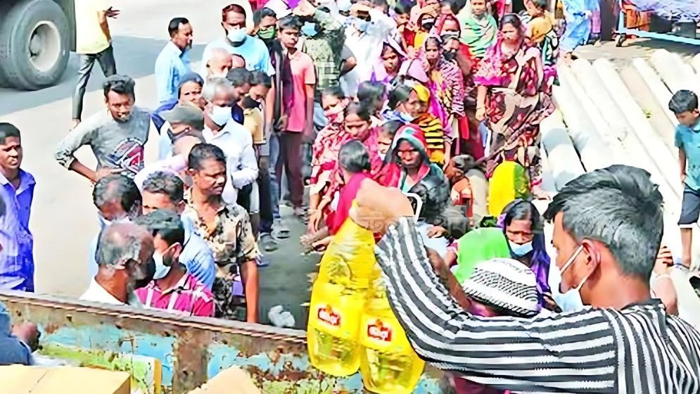 আজ থেকে ট্রাকে টিসিবির পণ্য বিক্রি শুরু