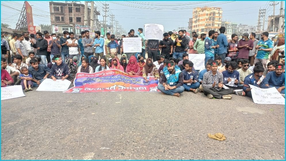 ২৪ ঘণ্টার সময় বেধে দিল নরসিংদী টেক্সটাইল ইঞ্জিনিয়ারিং কলেজের শিক্ষার্থীরা