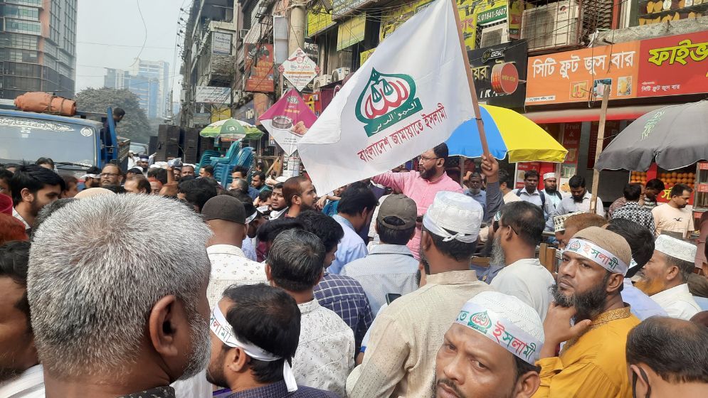 জামায়াতের সমাবেশ : পল্টনে আসতে শুরু করেছেন নেতাকর্মীরা