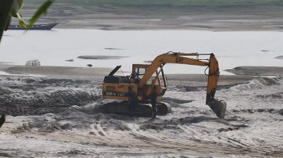 সন্ধ্যা নামলেই সক্রিয় পাবনার বালুখেকো চক্র