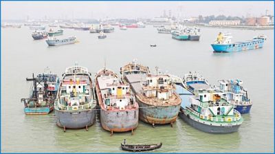 পণ্যবাহী লাইটার জাহাজকে ৭২ ঘণ্টার মধ্যে বন্দর ছাড়ার নির্দেশ