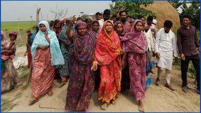 তরমুজ লুটের প্রতিবাদে বিএনপি নেতার বিরুদ্ধে বিক্ষোভ