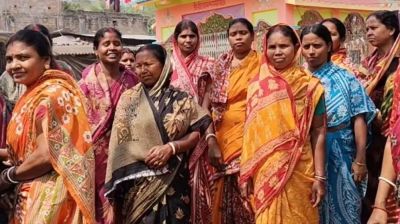 যে গ্রামে নারীদের দেখলে ভয়ে কাঁপেন পুরুষরা