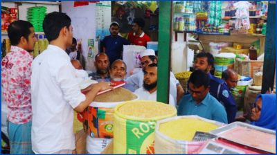 চাঁদপুরে তেলের কৃত্রিম সংকট, ৩ প্রতিষ্ঠানের জরিমানা