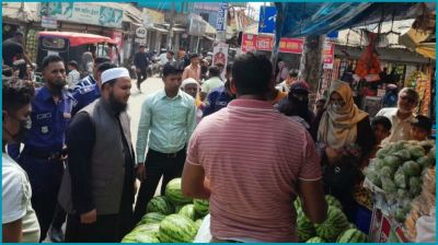 মূল্য তালিকা না থাকায় ফল ব্যবসায়ীকে জরিমানা