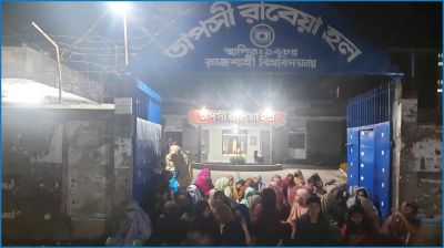 রাবিতে মধ্যরাতে ছাত্রীদের বিক্ষোভ, ভিসির বাসভবন ঘেরাও