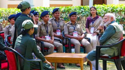 নারী দিবসের অনুষ্ঠানে মোদির নিরাপত্তায় নারীরা