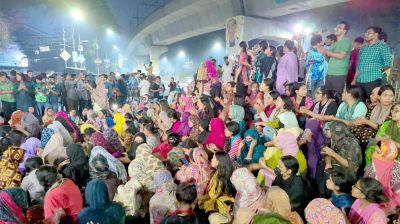 ধর্ষকদের ফাঁসির দাবিতে মধ্যরাতে উত্তাল ঢাবি