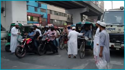 রোজাদারদের মাঝে মাদানী মজলিস বাংলাদেশের ইফতার বিতরণ