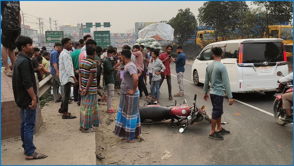 সোনারগাঁয়ে সড়ক দুর্ঘটনায় ‘পাঠাও’ কর্মীর মৃত্যু