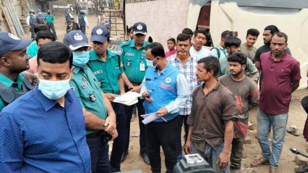 নিরাপদ ঈদযাত্রা নিশ্চিতে গ্যারেজে গ্যারেজে অভিযান শুরু