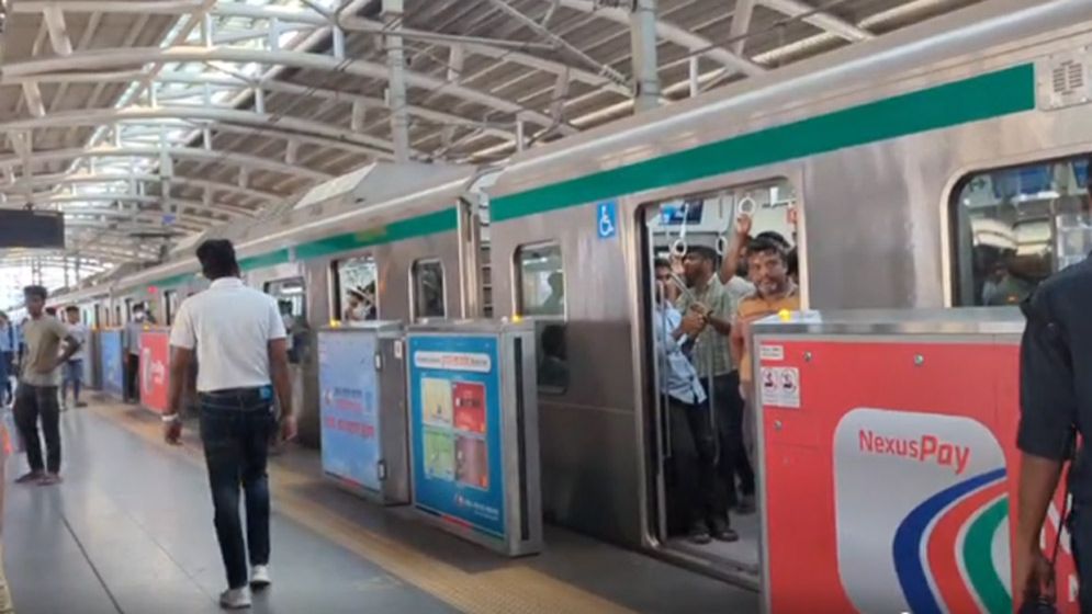 যান্ত্রিক ত্রুটিতে ৪০ মিনিট বন্ধ থাকার পর চালু হলো মেট্রোরেল