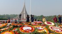 ফুলেল শ্রদ্ধায় মুখর জাতীয় স্মৃতিসৌধ