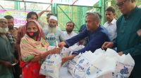 আনন্দ ছড়াতে ‘ওল্ড ঢাকা ইয়ুথ ফোরাম’র ঈদ উপহার বিতরণ