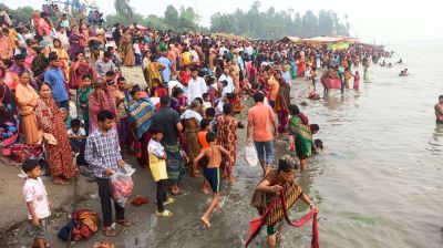 গাইবান্ধায় সনাতন ধর্মাবলম্বীদের গঙ্গাস্নান