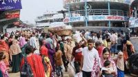 সদরঘাটে রাজধানীমুখো মানুষের ভিড়