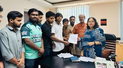 ডাকসু নির্বাচনের রোডম্যাপ ঘোষণার দাবিতে স্মারকলিপি