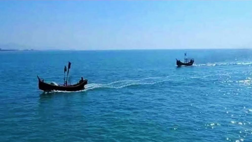 মাছ ধরার ট্রলারসহ ১৯ জেলেকে ধরে নিয়ে গেল আরাকান আর্মি