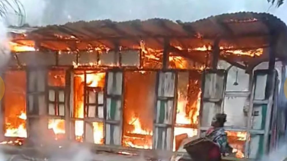 বিএনপির দু’গ্রুপে সংঘর্ষ, ১৫ বাড়িতে ভাঙচুর-অগ্নিসংযোগ