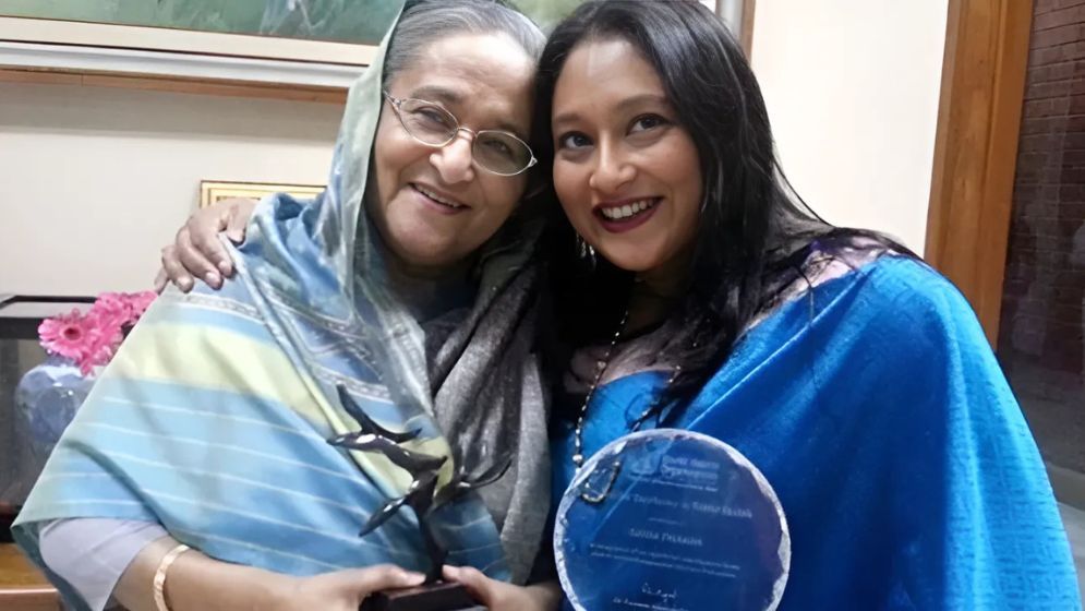 হাসিনা-পুতুলসহ ১৮ জনের বিরুদ্ধে গ্রেপ্তারি পরোয়ানা