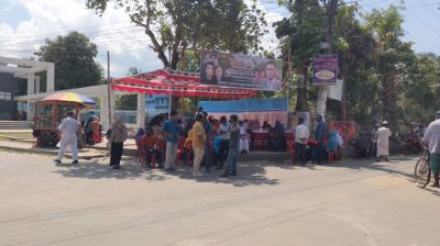 বাগেরহাটে এসএসসি পরীক্ষার্থী-অভিভাবকদের পাশে ছাত্রদল