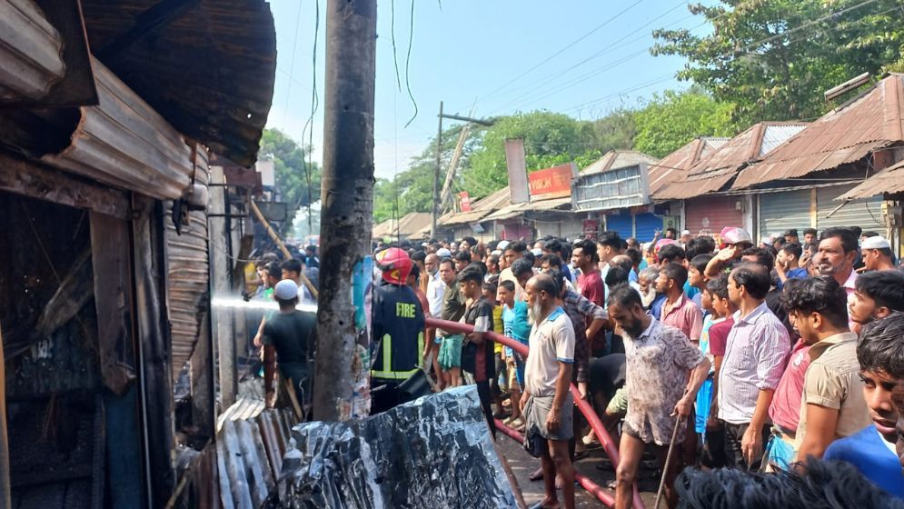 চাঁদপুরে আগুনে পুড়েছে ১৭ ব্যবসা প্রতিষ্ঠান