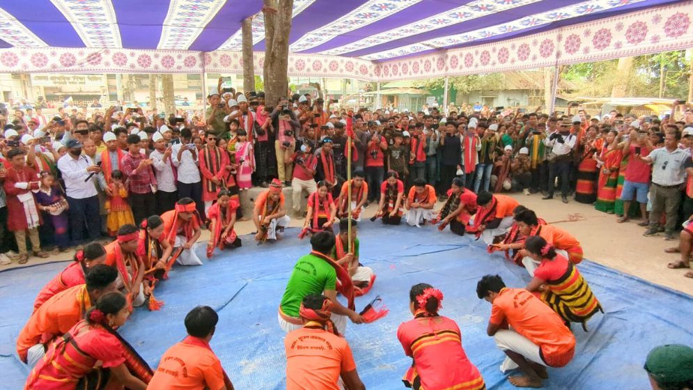 বৈসুর আনন্দে পাহাড়জুড়ে নাচ-গানে মুখর ত্রিপুরা জনগোষ্ঠী
