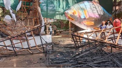 শোভাযাত্রার মোটিফে আগুন দিয়ে ২ মিনিটে পালান মুখোশ পরা ব্যক্তি