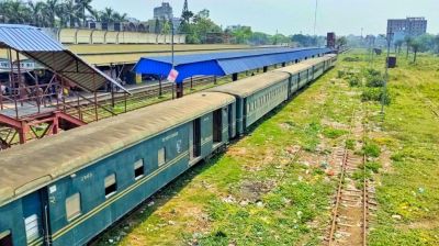 ইঞ্জিন নেই ট্রেনও নেই, বিপাকে হাজারো যাত্রী