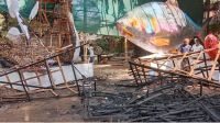 শোভাযাত্রার মোটিফে আগুন দিয়ে ২ মিনিটে পালান মুখোশ পরা ব্যক্তি