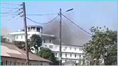সিয়েরা লিওনে প্রেসিডেন্টের কার্যালয়ে আগুন