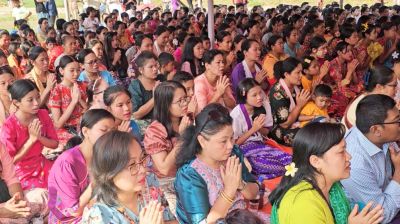 বান্দরবানে বুদ্ধমূর্তি স্নান অনুষ্ঠানে পূর্ণার্থীদের ঢল